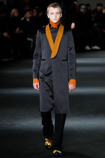 Look 3